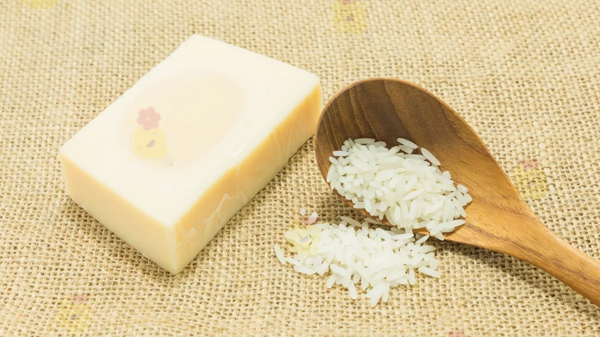 Profitez des Bienfaits du Lait de Riz dans un Savon Doux et Fait Maison